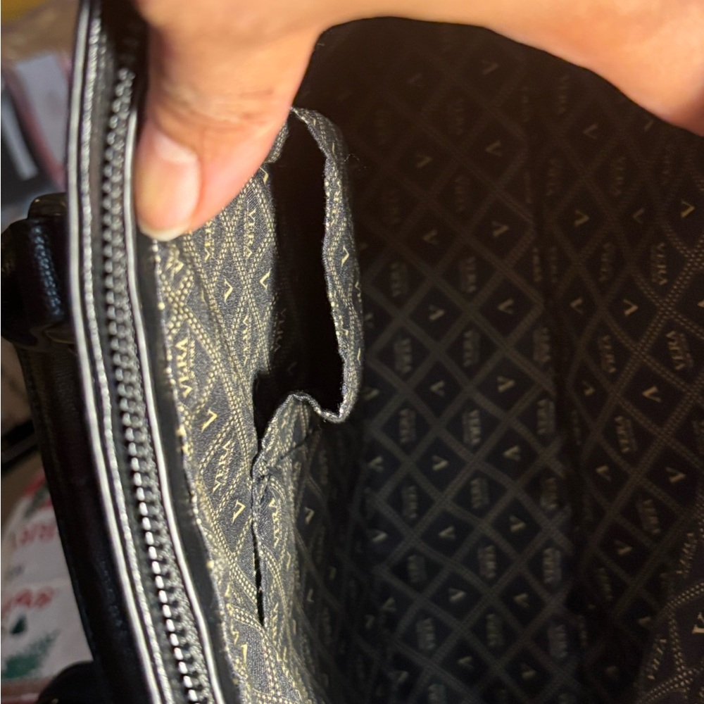 Elegant Black Vera Wang Handbag - Picture 14 of 16
